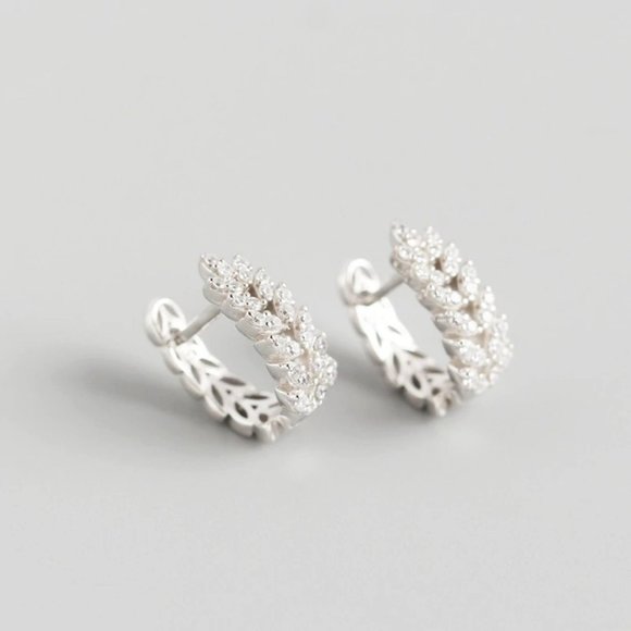 *NEW 925 Sterling Silver Diamond Leaf Huggie Hoops - Picture 3 of 8